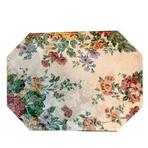 NWOT. Floral Reversable Placemats (8). OS